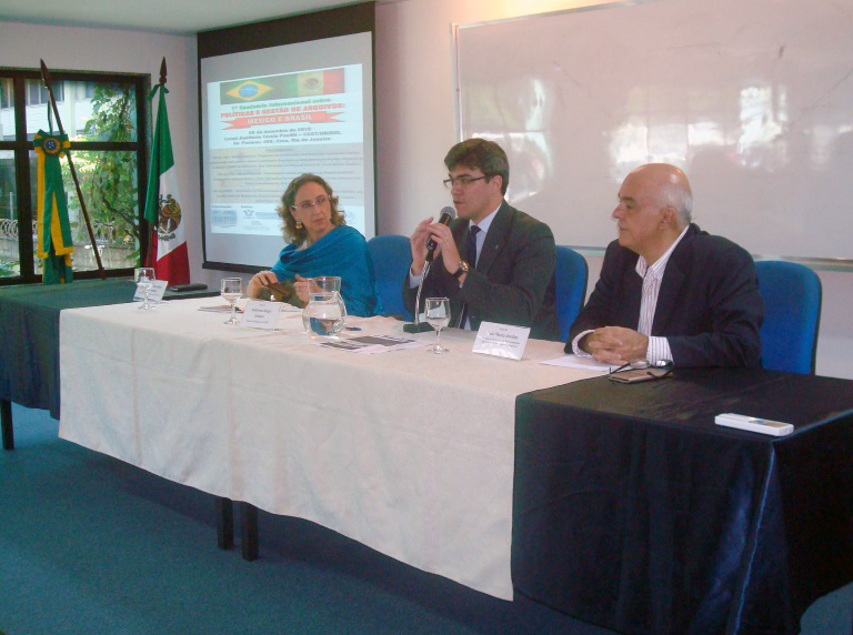 Mercedes de Vega, presidenta de la ALA, participó en el 1er Seminario Internacional sobre Políticas y Gestión de archivos: México y Brasil